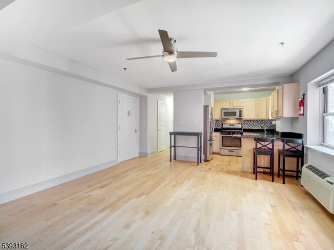 Photo - 70 S Munn Ave