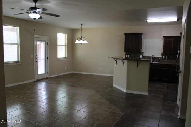 Photo - 13226 Emerald River St
