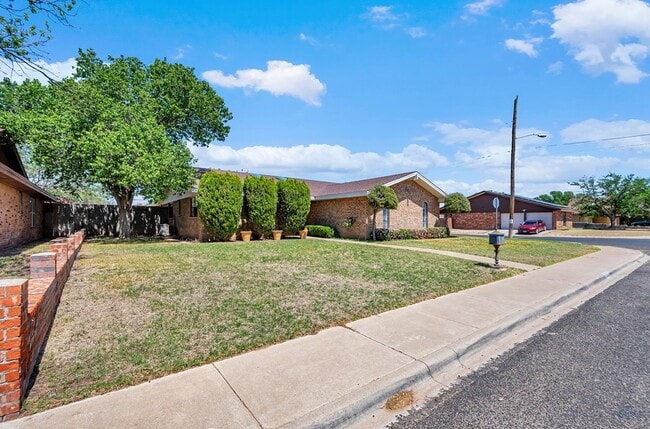 Photo - 1800 W 23rd St