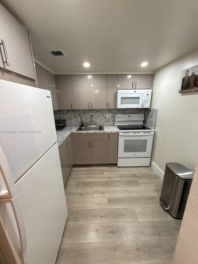 Photo - 1825 W 44th Pl Unit 808