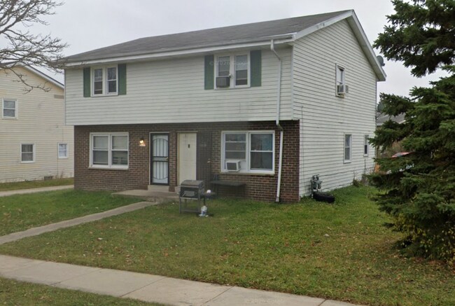 Building Photo - 10413-10415 W Daphne St Unit 10415