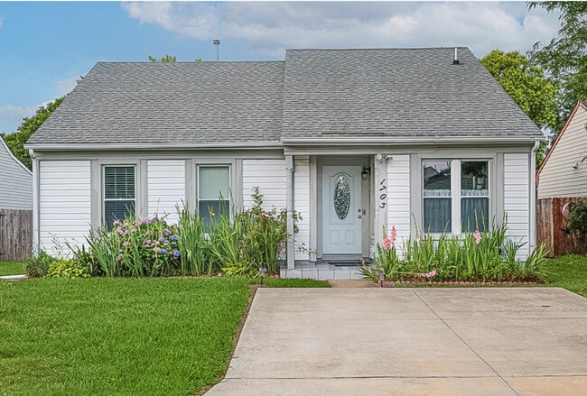 Photo - 1705 Maryus Ct House