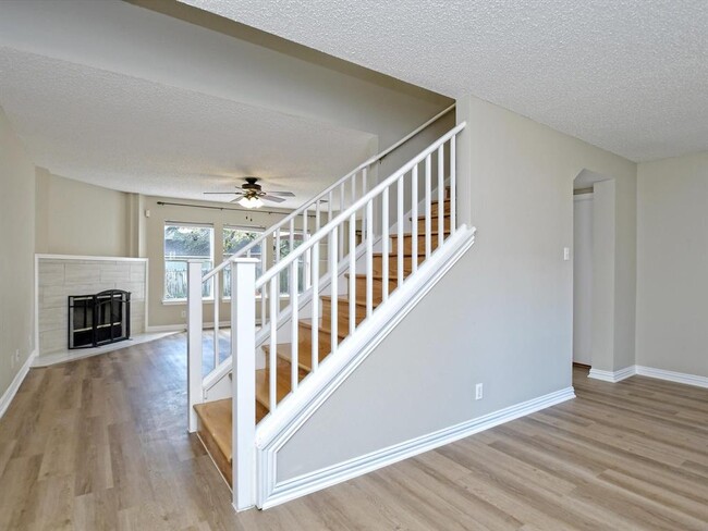 Photo - 1307 Chalk Ln