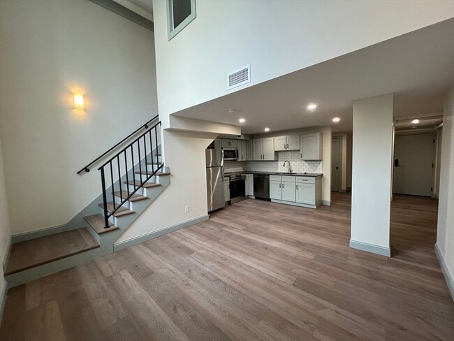 Building Photo - 160 Seabury St Unit 28