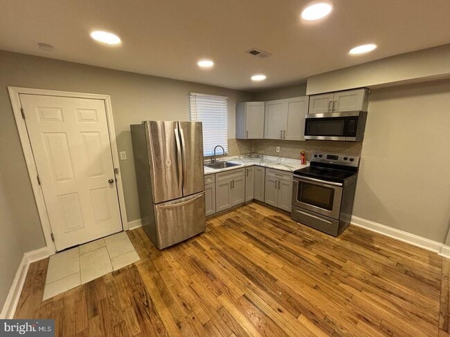 Photo - 1213 W William St