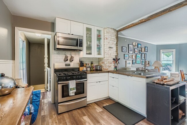 Photo - 1000 26th Ave NE Unidad First floor ( 1)