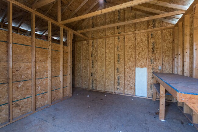 Photo - 3381 Holwyn Rd