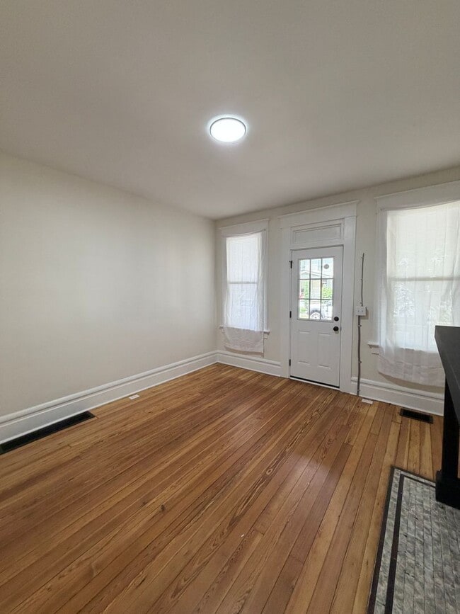 Photo - 423 Hanford St