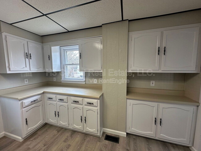 Photo - 320 W Cleveland Ave