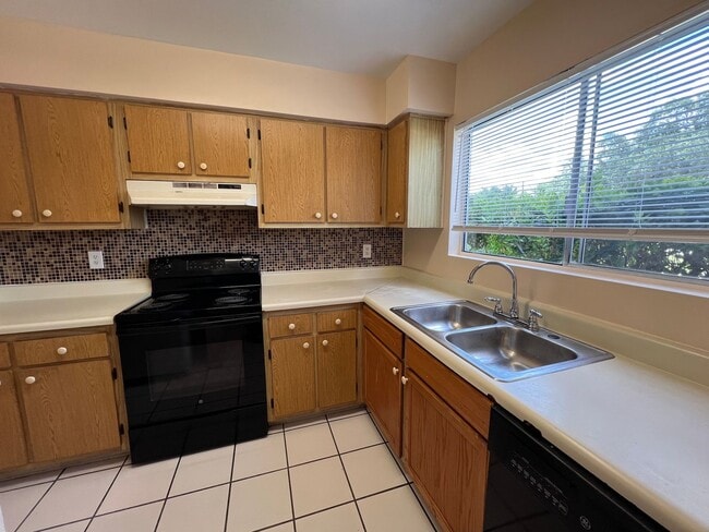 Photo - 12114 Napiers Cir Unit 12116