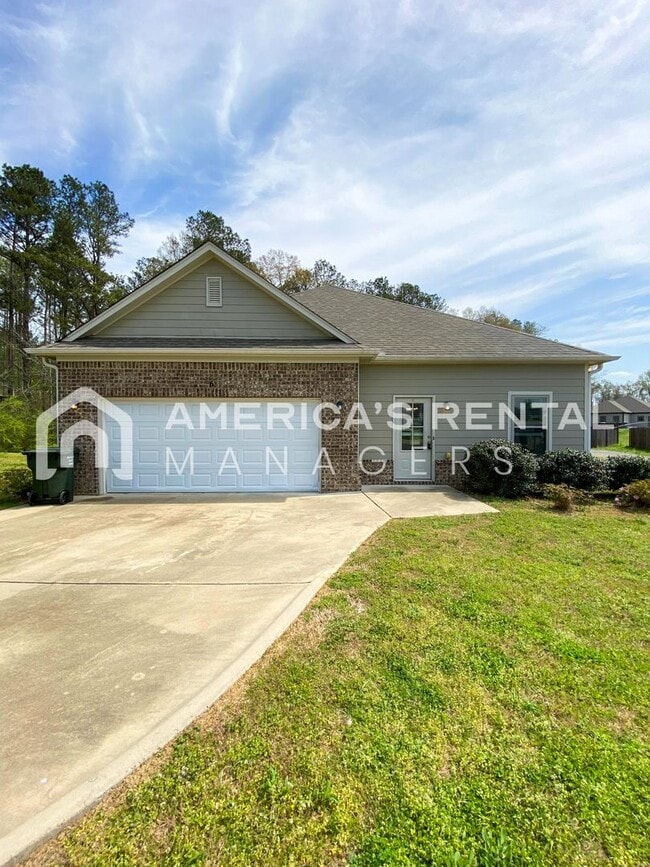 Photo - Home for Rent in Clanton, AL! Available to View Now!