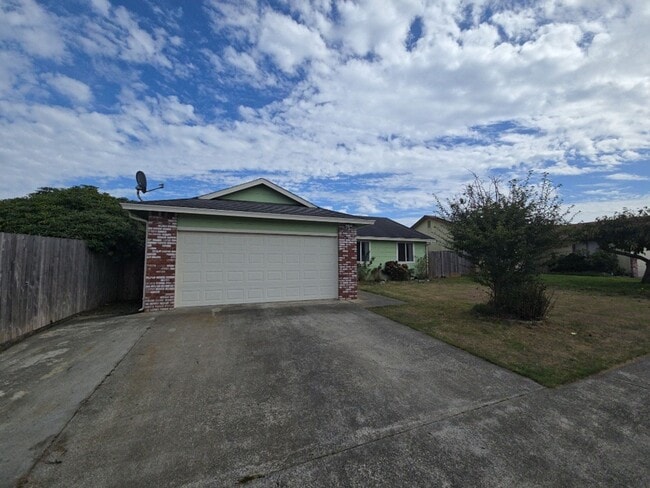 Photo - 3BD/2BA McKinleyville home features ample ...