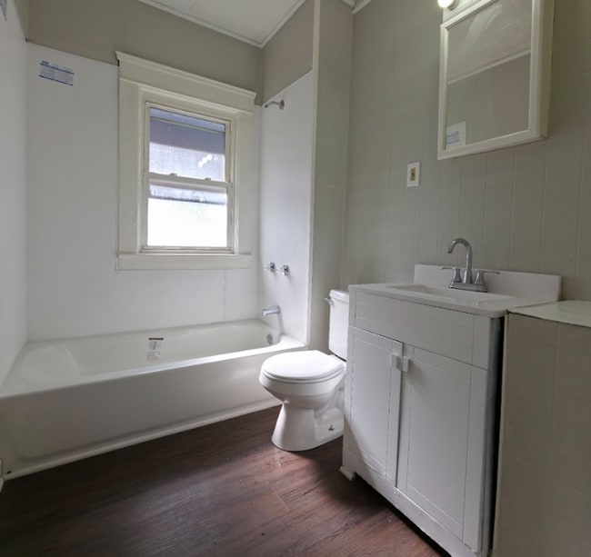 Photo - 747 E 117th St Unit 2