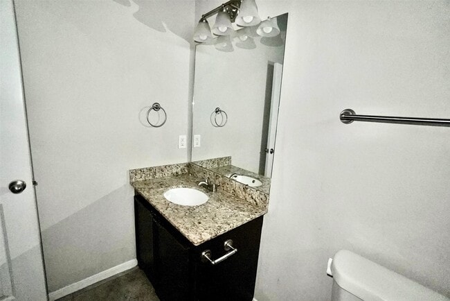 Photo - 2523 Kirk St