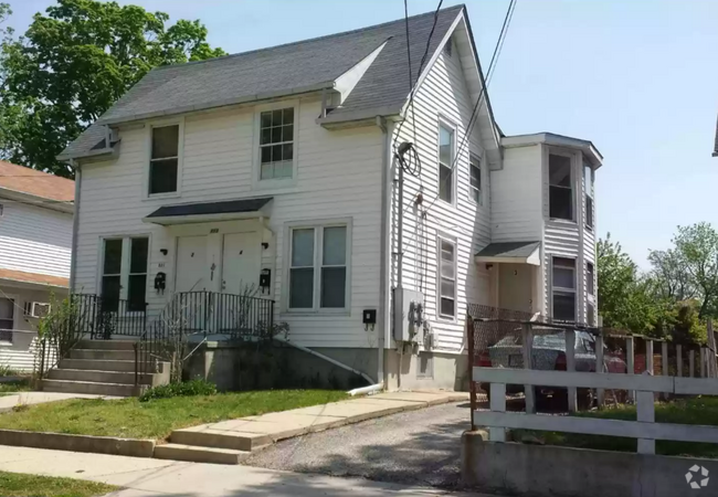 Building Photo - 113 S 4th St Rental
