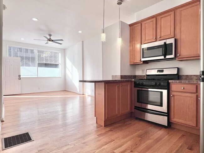Photo - Beautiful 1 BR w/ in unit WASHER / DRYER a... Unidad #1F