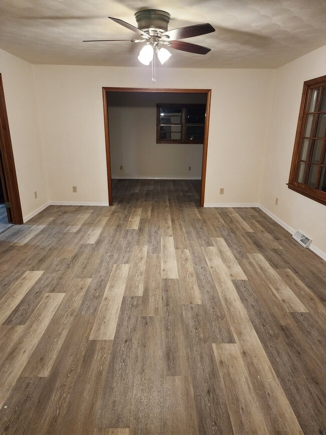 Photo - 511 Roland St