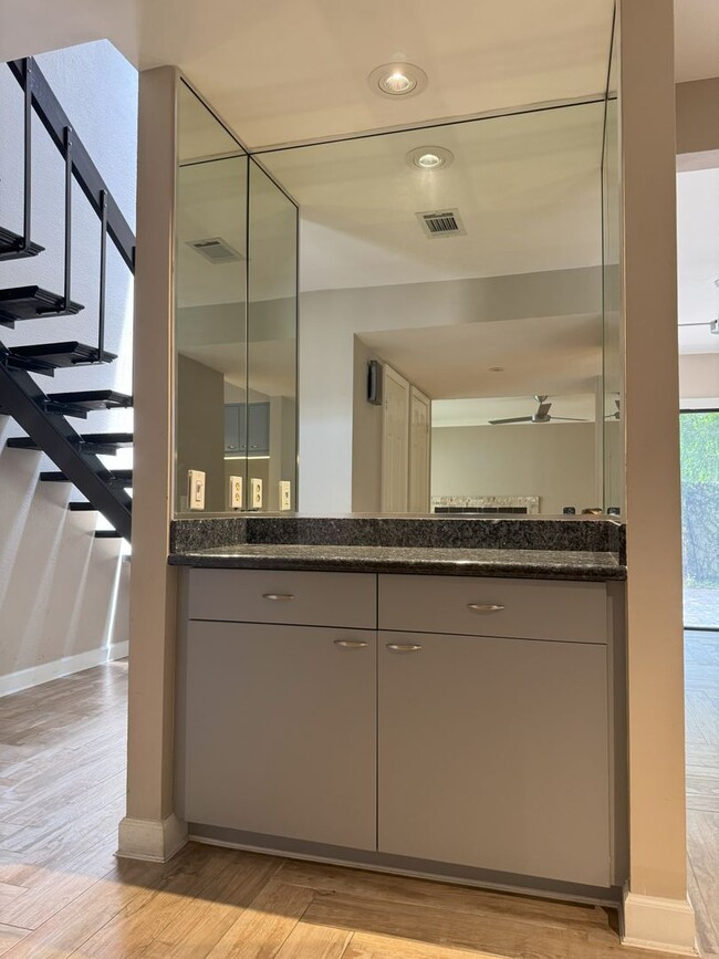 Photo - Beautifully updated 2 bedroom 2.5 bath townhome in highly desirable Lake Ivanhoe!