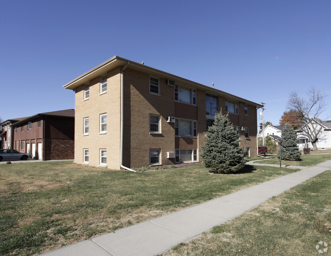 Photo - 2405 N 50th St Apartments