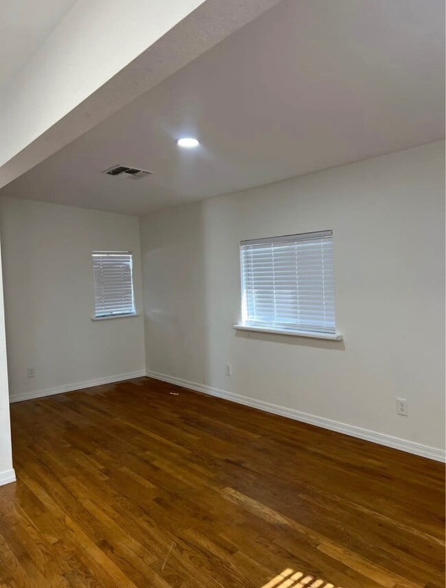 Photo - 9610 N 11th Ave