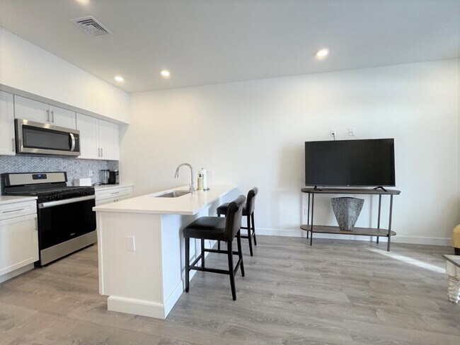 Photo - 302 Broadway-