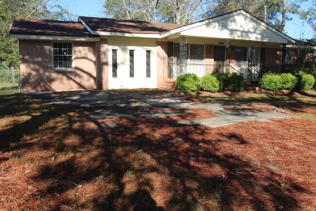 Photo - 2105 Evergreen Dr