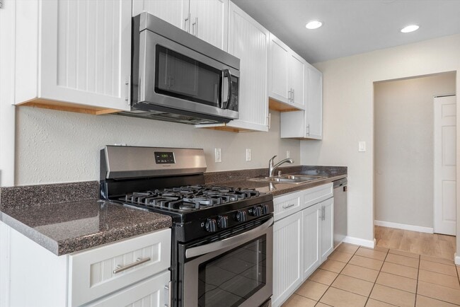 Photo - For Rent with Move-in Special ($1,200 off Base Rent ) | 3 Beds 2 Bath | 2 Car Garage |  NE Height...