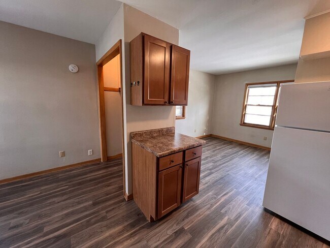Photo - Spacious 1 Bedroom 1 Bath unit close to Downtown Iowa City!