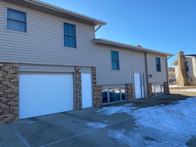 Building Photo - Beautiful, Spacious 3 bed Condo for Rent