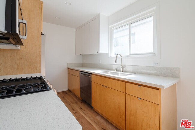 Photo - 1318 S Ogden Dr Unidad 4