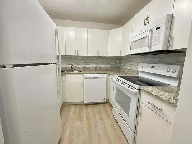 Building Photo - 9517 Fontainebleau Blvd Unit 561-411 Rental