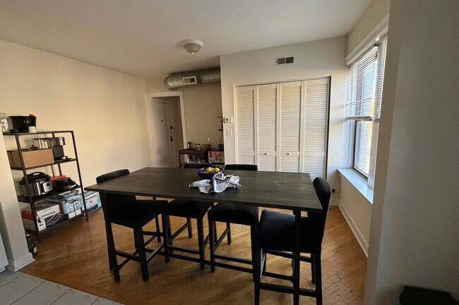 Photo - 3321 N Lakewood Ave Unit 3325-2