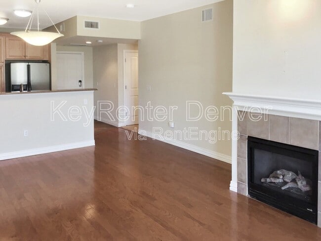 Photo - 2700 E Cherry Creek S Dr Unidad 314