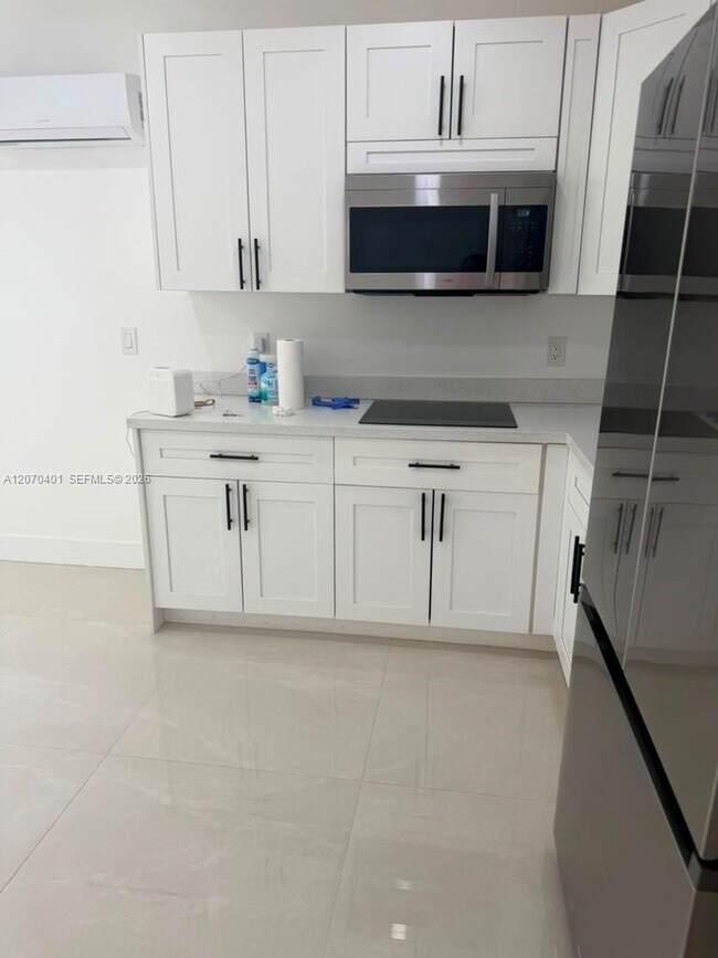 Photo - 861 E 33rd St Unidad 1
