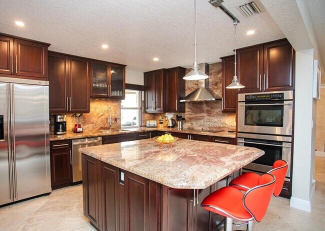 Photo - 433 SE 3rd Ter