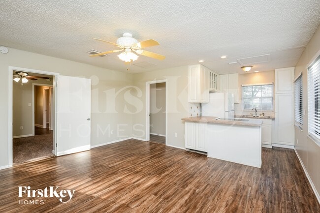 Photo - 585 Walden Ct