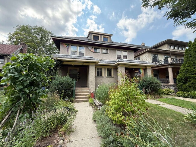 Building Photo - Heritage Hill 2BR Main Level Apartment Unit A