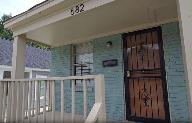 682 Boston St Unit 1 - 682