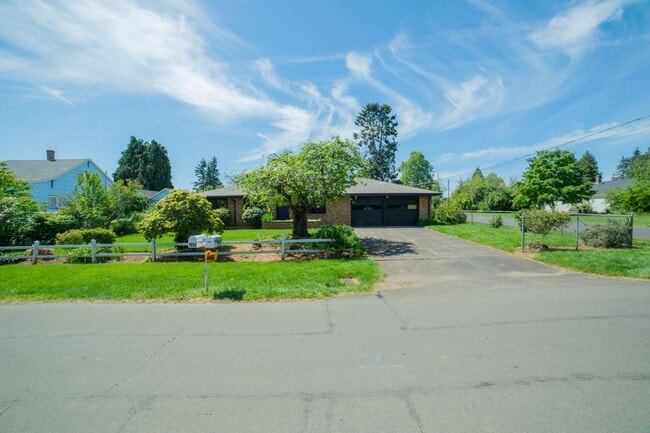 Photo - Large One Level Oregon City Home