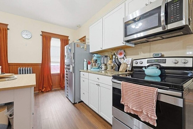 Photo - 17 N Woodford St Unit 3