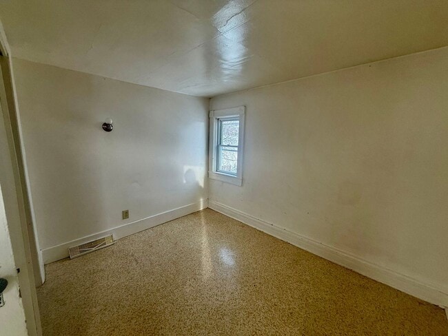 Photo - 111 N 3rd Ave Unit Upper