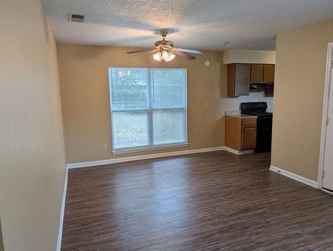 Photo - 124 Westscott Dr Unit B