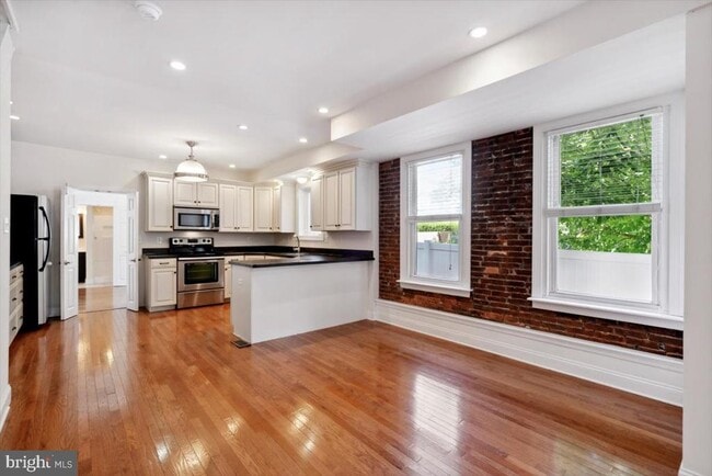 Photo - 220 S Matlack St