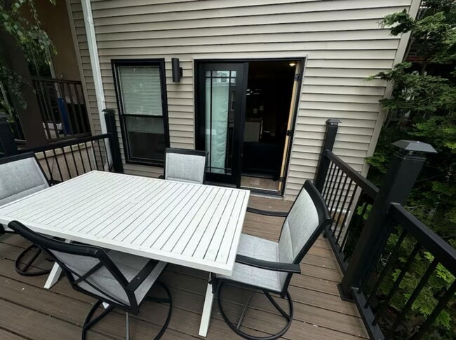 1924 Bainbridge St Unit 3
