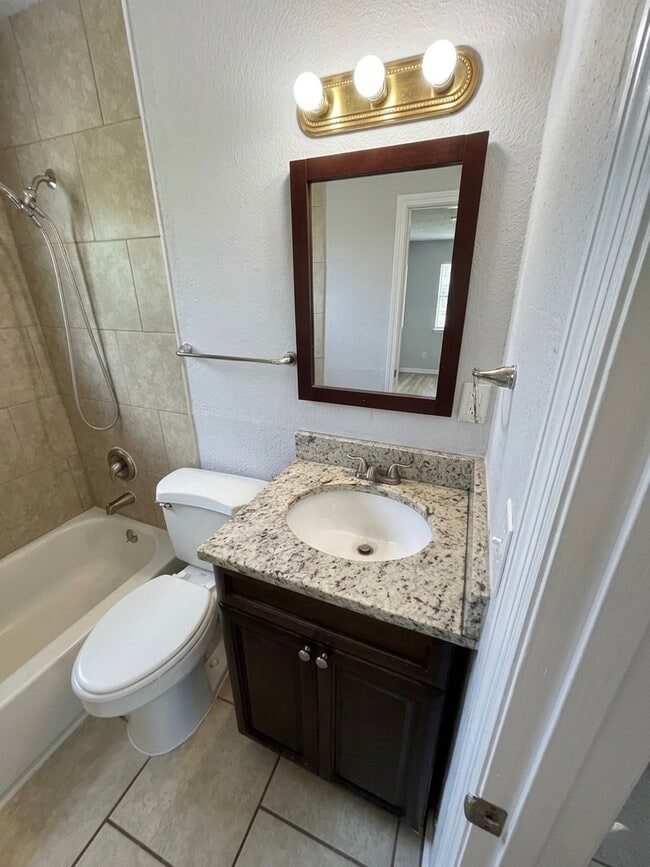 Photo - 740 W Robinson St