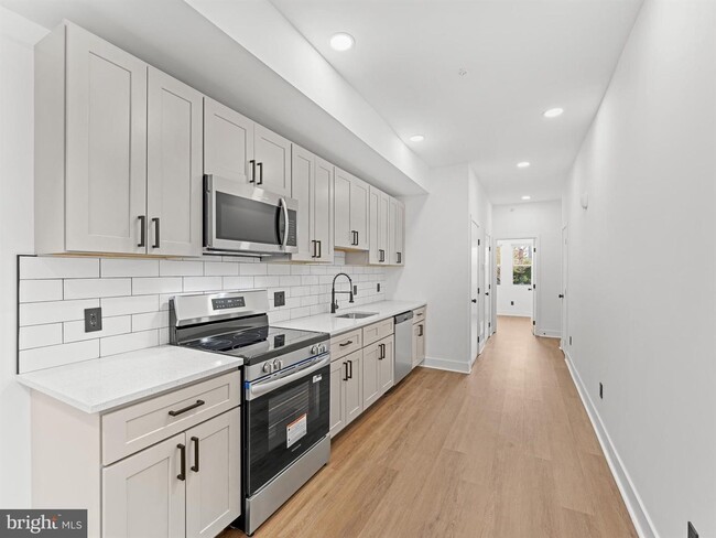 Building Photo - 4927 Catharine St Rental
