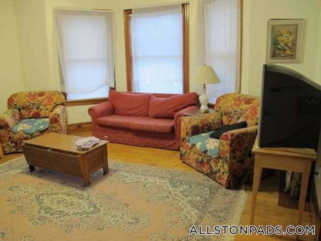 Building Photo - 38 Linden St