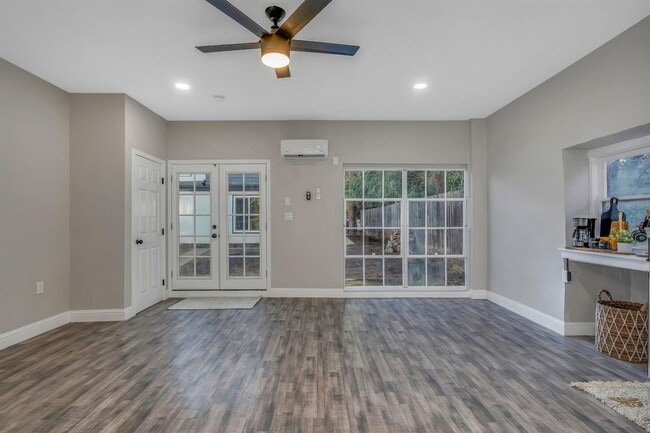Photo - 1519-1519 N Carruth Ave Unidad Carruth Studio