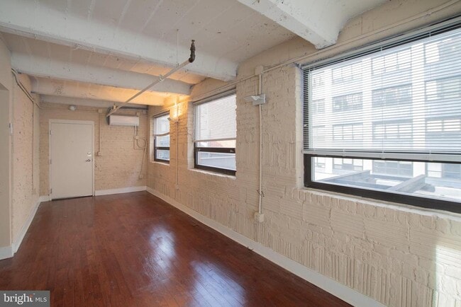 Photo - 1501 Locust St