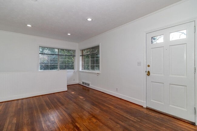 Photo - 2113 Cresswell Dr